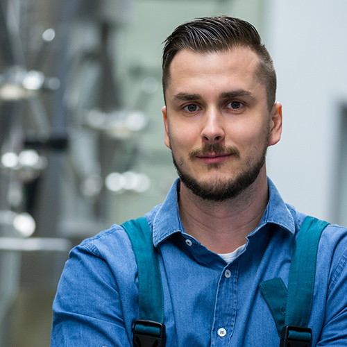 Anlagenmechaniker bei der Arbeit